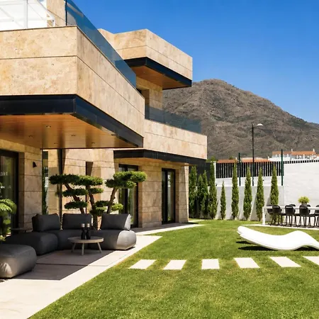Luxury Modern With Private Pool And Rooftop Terrace Villa