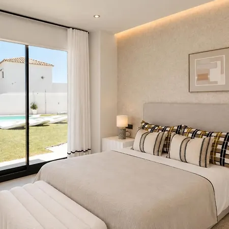 Luxury Modern With Private Pool And Rooftop Terrace Εστεπόνα